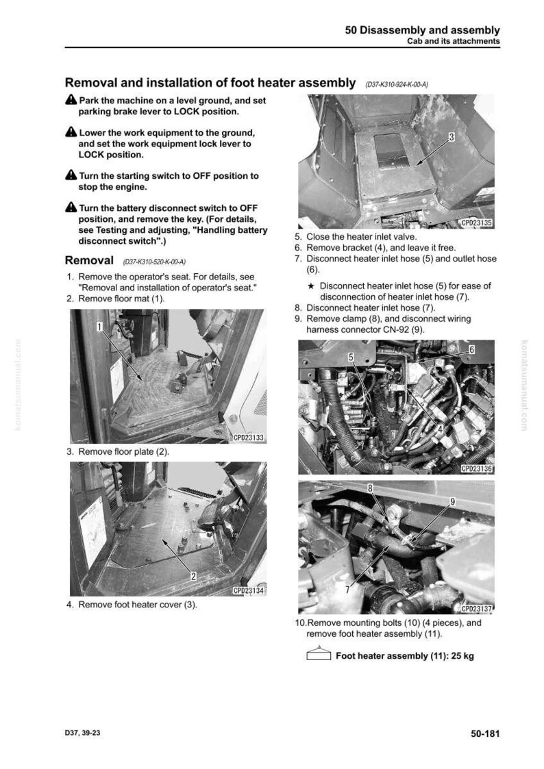 Pu&ograve; includere: Diagramma di rimozione e installazione del gruppo riscaldatore per i piedi. L'immagine mostra vari passaggi, tra cui la rimozione del tappetino, della piastra del pavimento e del coperchio del riscaldatore per i piedi. Il gruppo riscaldatore per i piedi pesa 25 kg.