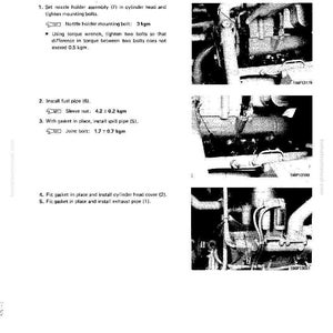 K&ouml;nnte beinhalten: Eine schwarz-wei&szlig;e technische Zeichnung, die die Montage einer D&uuml;senhalterbaugruppe zeigt. Die Zeichnung enth&auml;lt Text und Bilder, die die Installationsschritte detailliert beschreiben, einschlie&szlig;lich des Anziehens von Schrauben und des Einbaus von Rohren. Der Text enth&auml;lt Messungen in kgm.