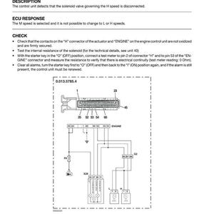 Puede incluir: Diagrama de alarma de la unidad de control del motor con texto. El diagrama incluye un esquema de cableado con etiquetas y un diagrama de conector. El texto describe la alarma y los pasos de soluci&oacute;n de problemas.