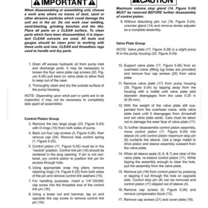 Pu&ograve; includere: Una pagina di un manuale che descrive lo smontaggio di un componente dello sterzo. Il testo include avvertenze di sicurezza, istruzioni passo passo e diagrammi. La pagina &egrave; intitolata "Smontaggio" e include una sezione di attenzione.