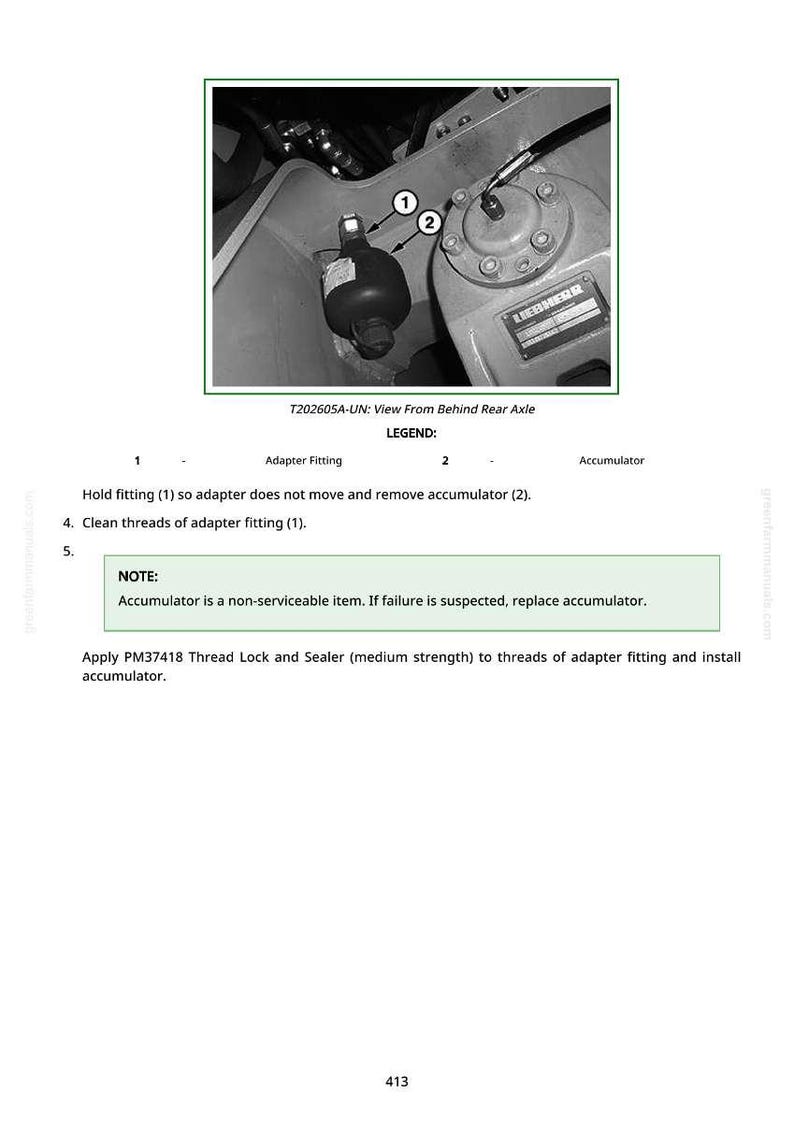 Pu&ograve; includere: Schema di un componente di una macchina con un raccordo adattatore e un accumulatore. L'immagine include etichette delle parti e istruzioni di manutenzione. Il testo recita "Vista da dietro l'asse posteriore".