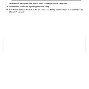 Puede incluir: Una p&aacute;gina del manual del operador con instrucciones para instalar un silenciador. El texto incluye pasos para apretar las abrazaderas y conectar el interruptor de desconexi&oacute;n de la bater&iacute;a. La p&aacute;gina tambi&eacute;n incluye una advertencia sobre fugas de escape.