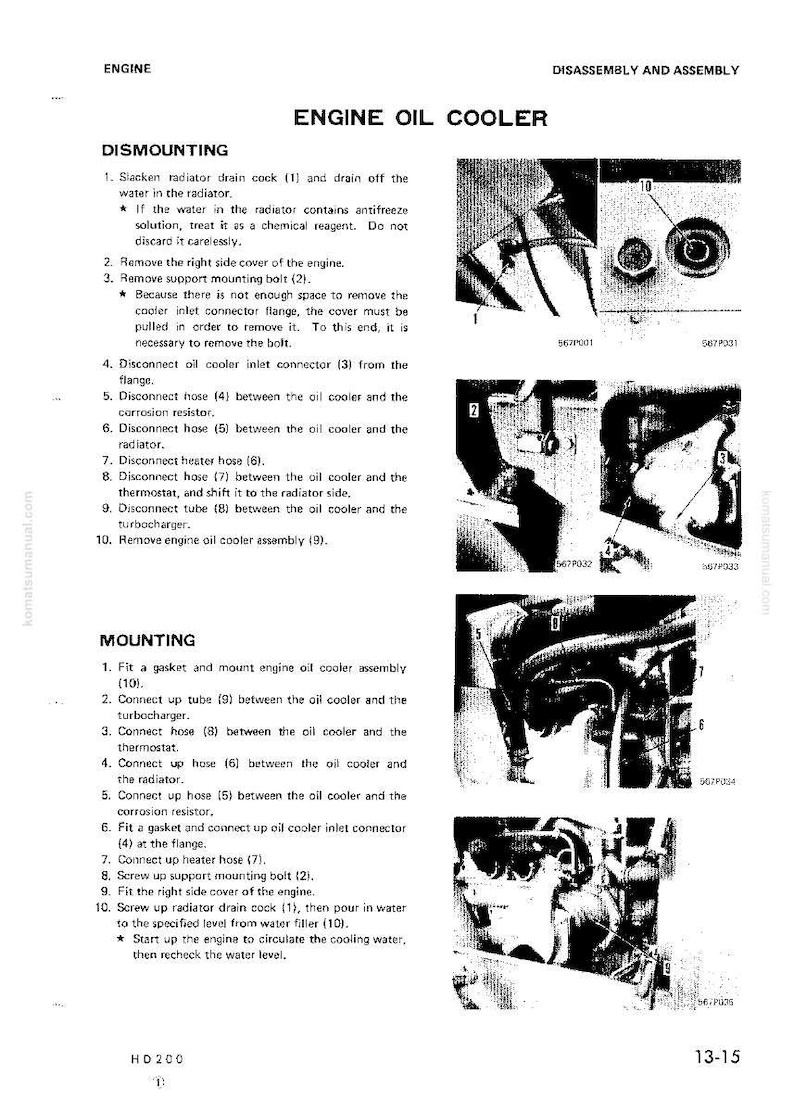 Puede incluir: Un diagrama t&eacute;cnico en blanco y negro de un manual de Komatsu, que detalla el desmontaje y montaje de un enfriador de aceite del motor. El texto incluye instrucciones para desmontar y montar el enfriador, con pasos numerados e im&aacute;genes correspondientes.