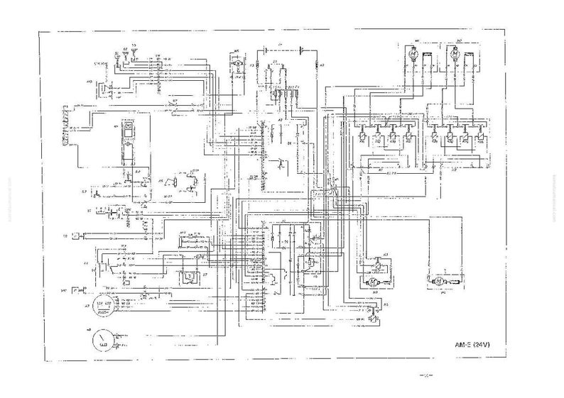 K&ouml;nnte beinhalten: Eine detaillierte Schwarz-Wei&szlig;-Schaltplan eines elektrischen Systems. Das Diagramm zeigt zahlreiche Linien, Symbole und Beschriftungen, die die Verbindungen und Komponenten des Systems veranschaulichen. Der Text "AM-5 (24V)" ist unten rechts zu sehen.