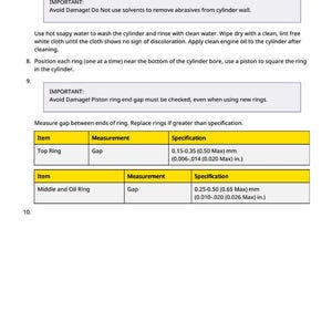 Op de afbeelding: Een pagina uit een handleiding met instructies voor het onderhoud van motorcilinders. Bevat tekst over ontglazen, reinigen en het meten van ringspleten. Tabellen met metingen in millimeters en inches.