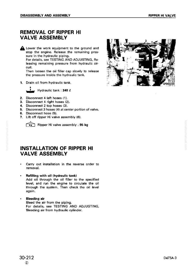 K&ouml;nnte beinhalten: Eine Seite aus einem Handbuch, die den Aus- und Einbau einer Ripper-Hi-Ventilbaugruppe detailliert. Der Text enth&auml;lt Anweisungen, Diagramme und Spezifikationen, wie z. B. die Hydrauliktankkapazit&auml;t von 340 Litern und das Ventilbaugewicht von 95 kg.