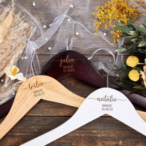 Cabide personalizado para noivas, cabides personalizados para madrinhas, cabide gravado para noivas, cabide para vestidos de noiva, cabides para casamento, presente para noivas, presentes para madrinhas
