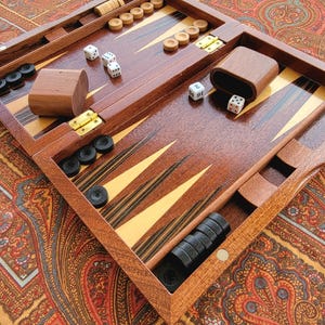 Set di backgammon in legno fatto a mano / Completo di tutti i pezzi / Regalo di Natale perfetto per uomini, familiari e amici
