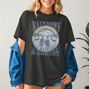 Maglietta GAY COWBOY, Maglietta Gay, Maglietta MLM, Maglietta Queer, In sella, Maglietta LGBTQIA Pride 2025, Divertente Regalo Gay, Ride&#39;em Cowboy, Howdy Cowboys