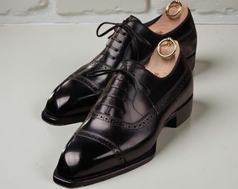 Handgemaakte zwartleren Oxford brogueschoenen: formele herenschoenen