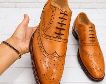 Handgemaakte bruinleren Oxford brogueschoenen met vleugeltip: formele schoenen