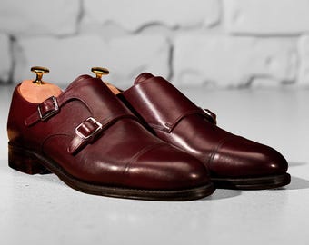 Handgjorda bruna läderskor med dubbla munkremmar: Formella vingspetsbrogues