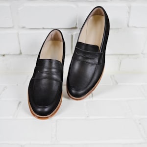 Handmade Leather Penny Loafers: Men&#39;s Classic Slip-On Dress Shoes