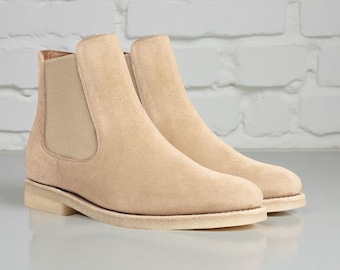 Handgemaakte beige suède chelseaboots: klassieke leren enkellaarzen