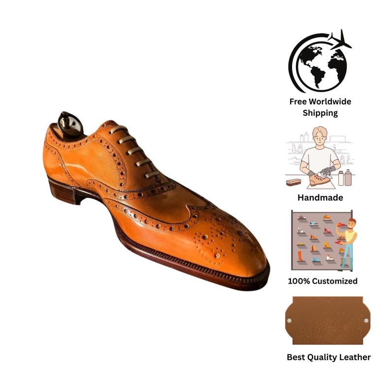 Puede incluir: Un zapato de vestir individual de cuero bronceado pulido con perforaciones decorativas y un dise&ntilde;o de punta de ala. El zapato presenta un cierre cl&aacute;sico con cordones y una suela marr&oacute;n oscuro. La imagen tambi&eacute;n incluye el texto "Handmade", "100% Customized" y "Best Quality Leather".