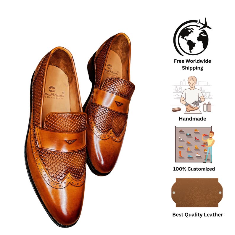 Pu&ograve; includere: Un paio di mocassini in pelle marrone con tomaia strutturata e dettagli brogue. Le scarpe presentano un design classico con una finitura lucida, che mostra un colore ricco e caldo. L'immagine evidenzia la maestria artigianale e la qualit&agrave; delle calzature.