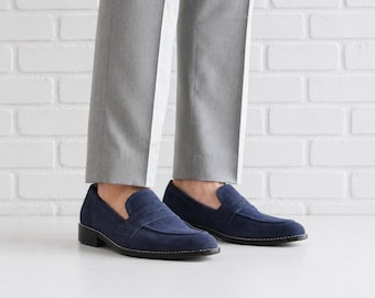 Mocasines de gamuza azul marino para hombre, hechos a mano, estilo clásico.