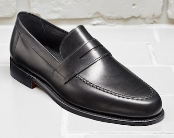 Mocasines de cuero negro hechos a mano / Zapatos de vestir clásicos sin cordones para hombre