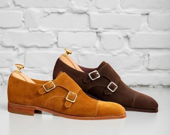 Handgefertigte, hellbraune Wildleder-Schuhe mit Doppelmonk-Riemen: Elegante Echtlederschuhe