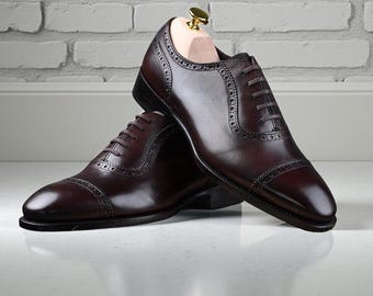Chaussures richelieus richelieu en cuir marron foncé faites main : chaussures habillées à bout rond