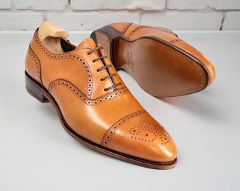 Handgemaakte leren Oxford brogueschoenen met vleugeltip: trouwjurkschoenen met kapje