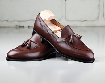 Handgemaakte bruinleren loafers met kwastjes: formele trouwschoenen voor heren