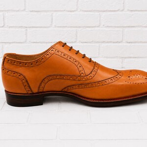 Zapatos Oxford de cuero marrón hechos a mano con punta brogue: zapatos de vestir formales imagen 10