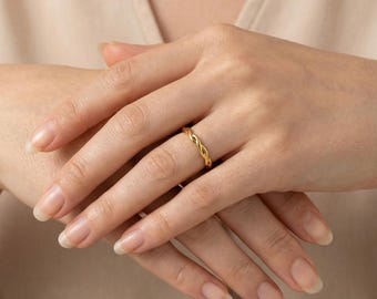 Anillo de cuerda trenzada de oro, anillo trenzado, anillo minimalista apilable, joyería tejida delicada, regalo diario para ella, regalo de San Valentín