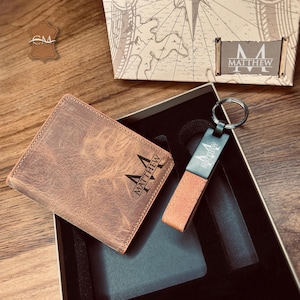 Personalisiertes Geschenkset für Freund, Benutzerdefiniertes Ledergeschenk, Echtleder-Geldbörse und Schlüsselbund-Geschenkbox, graviertes Luxusgeschenk zum Jahrestag