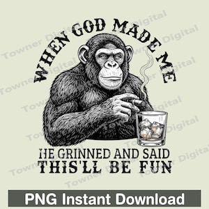 Puede incluir: Ilustración en blanco y negro de un chimpancé fumando un cigarro y sosteniendo un vaso de whisky con hielo. El texto dice: "CUANDO DIOS ME HIZO, SONRIÓ Y DIJO, ESTO SERÁ DIVERTIDO."