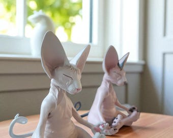 Mediterend standbeeld van een sphynxkat: zengotisch woondecoratie