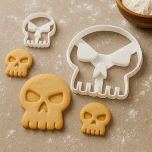 Skull Cookie Cutter in 3 Sizes, Perfect Halloween Baking Tool, Ideal for Spooky Treats and Themed Parties, Fun Gift for Halloween Fans