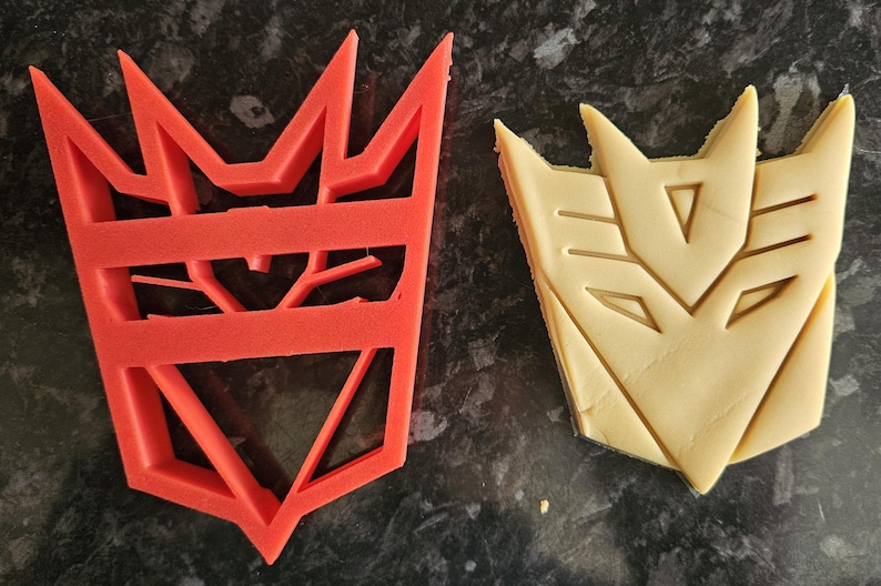 Transformers Cookie Cutters, Autobots & Decepticons in 2 Sizes, Fun Baking Tool For Kids and Fans, Bake Themed Cookies, Perfect Geek Gift image 8