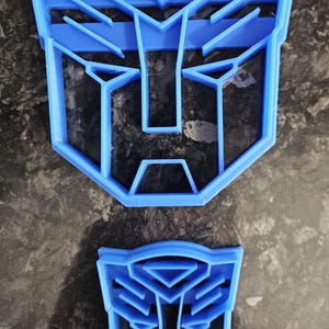 Transformers Cookie Cutters, Autobots & Decepticons in 2 Sizes, Fun Baking Tool For Kids and Fans, Bake Themed Cookies, Perfect Geek Gift Autobot Set