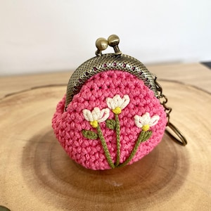 Mini porte-monnaie floral au crochet avec porte-clés - 5 variantes - Petite pochette faite main - Joli cadeau pour femme et enfant - Sac ou accessoire pour clé