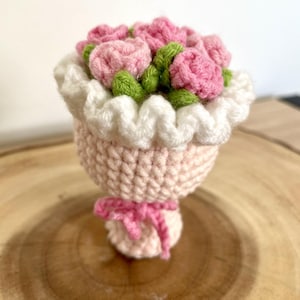 Cute Crochet Roses Bouquet – Perfect Romantic Gift, Detachable Keychain/Bag Charm, Baby Pink & Light Yellow Colour-ways