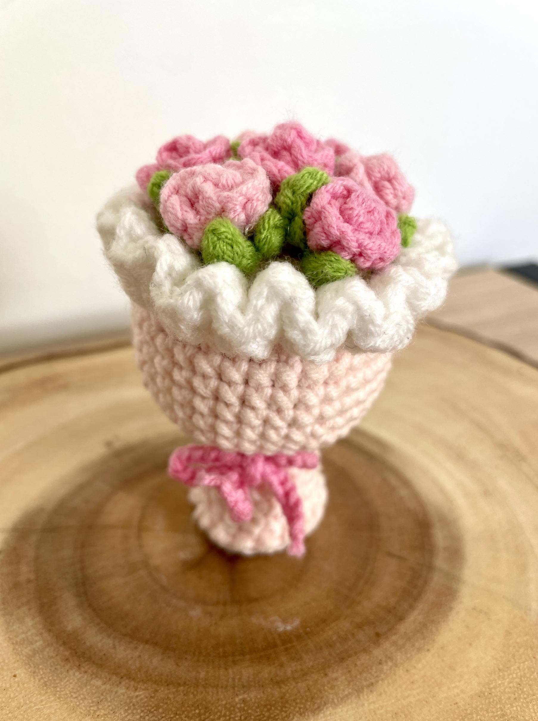 Cute Crochet Roses Bouquet – Perfect Romantic Gift, Detachable Keychain/Bag Charm, Baby Pink & Light Yellow Colour-ways