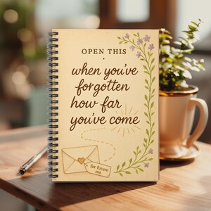 Ábrelo cuando hayas olvidado lo lejos que has llegado: cuaderno espiral vintage con rayas y afirmaciones, un regalo inspirador para tus amigos.