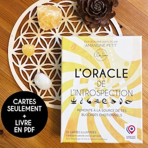 Könnte beinhalten: Ein Kartenspiel mit dem Titel "L'Oracle de l'Introspection" mit dem Text "Remonte à la source de tes blocages émotionnels". Das Spiel wird von Kristallen, einem Holzuntersetzer und einem Tannenzapfen begleitet. Der Text "Cartes Seulement + Livre en PDF" ist ebenfalls sichtbar.