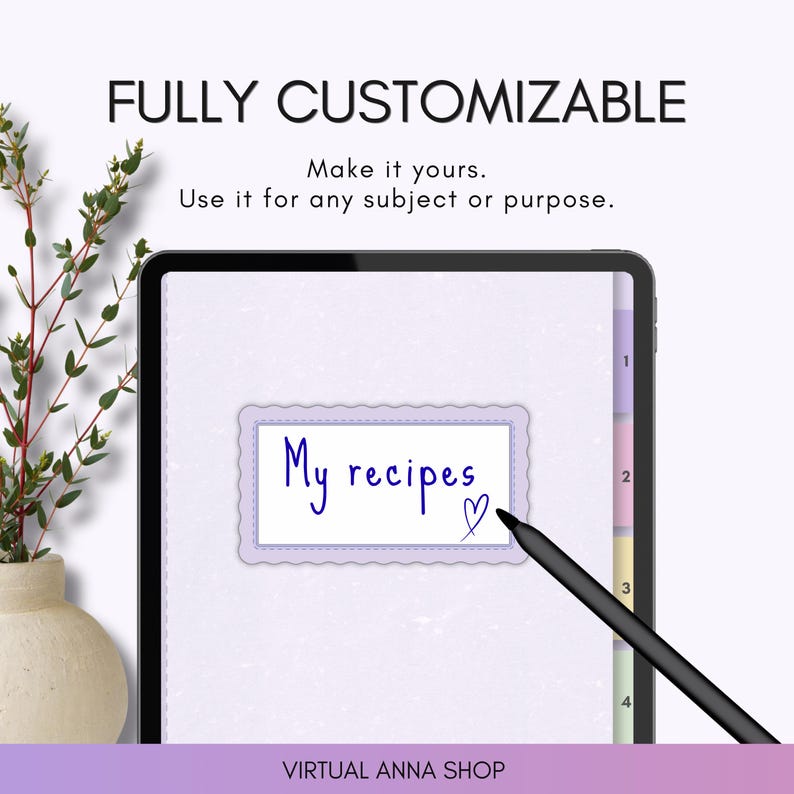 Pu&ograve; includere: Un tablet digitale che mostra una pagina di agenda color viola chiaro con un'etichetta bianca smerlata con la scritta My recipes e un simbolo a forma di cuore. Uno stilo nero poggia sullo schermo. Il testo sopra recita FULLY CUSTOMIZABLE. Make it yours. Use it for any subject or purpose.