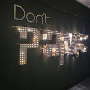 Letrero de pared iluminado personalizado / Arte con letras LED personalizado / Decoración de pared hecha a medida