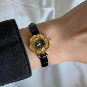 french retro camellia gold small dial women's quartz watch, simple, luxurious, elegant, compact and waterproof, stainless steel strap