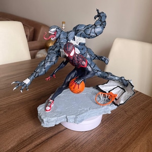 Spider-Man vs Venom Diorama | Handmade Fan Art Statue | 28 cm Resin Figure Display