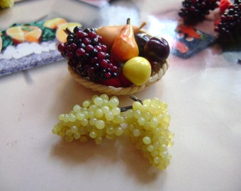 1 FRUIT grapes white