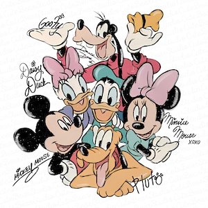 Puede incluir: Ilustración colorida de los personajes de Disney Mickey Mouse, Minnie Mouse, Donald Duck, Daisy Duck, Goofy y Pluto. La imagen incluye los nombres de los personajes en escritura cursiva. Los personajes sonríen y parecen amigables.