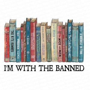 Puede incluir: Una ilustración colorida de una estantería con una variedad de libros prohibidos. Los libros están dispuestos en fila y tienen lomos de diferentes colores. El texto "I'M WITH THE BANNED" está impreso debajo de los libros.