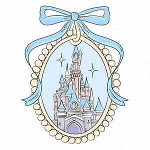 Puede incluir: Ilustración ovalada de un castillo de cuento de hadas en colores pastel, enmarcada por un borde perlado y un lazo de cinta azul claro en la parte superior. Dos estrellas son visibles en el cielo. El castillo tiene múltiples torres y agujas.
