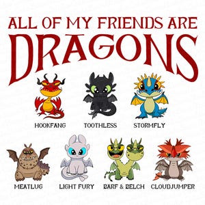 K&ouml;nnte beinhalten: Auf wei&szlig;em Hintergrund steht in Burgunderrot der Text "ALL OF MY FRIENDS ARE DRAGONS". Darunter sind Zeichentrickdrachen: Hookfang, Toothless, Stormfly, Meatlug, Light Fury, Barf & Belch und Cloudjumper. Jeder Drache hat einen Namen darunter.