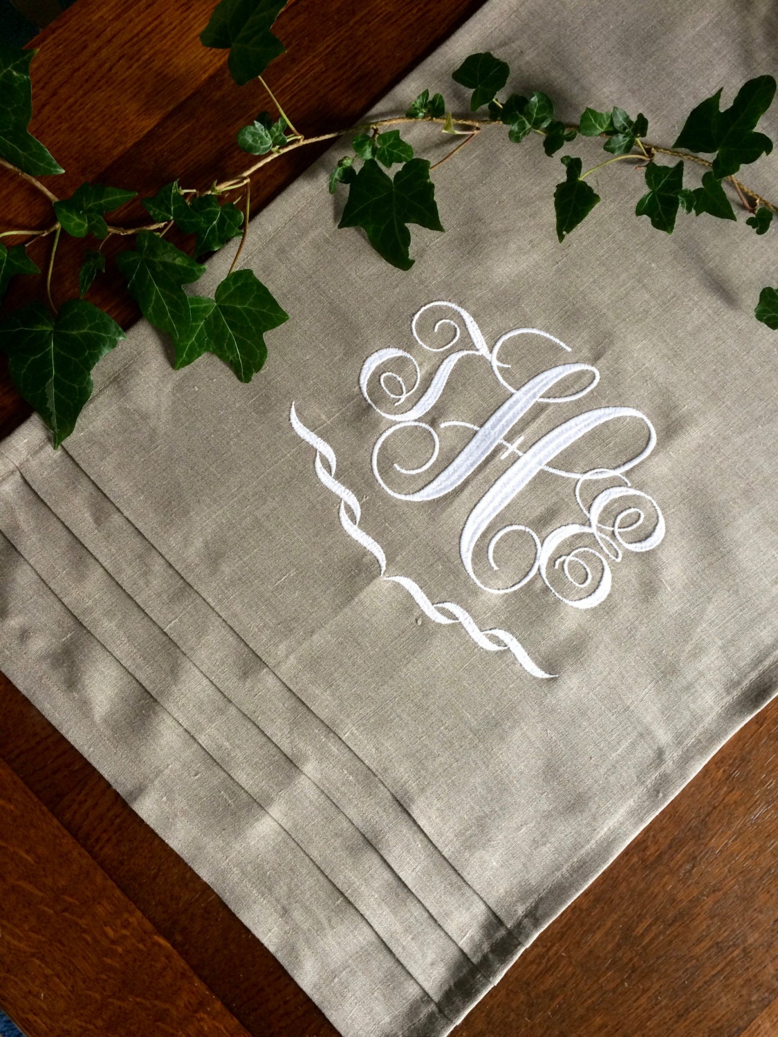 Custom Monogram Table Runner Brodé Lin Naturel Buffet Tissu Mariage Cadeau Kings Topper