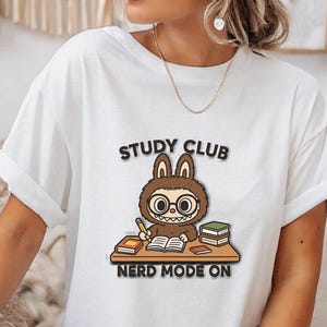 Labubu T-shirt Study Club  Nerd Mode On Bunny with Glasses e Books  Cute Academic Shirt Gift for Students e Kawaii Study Lovers